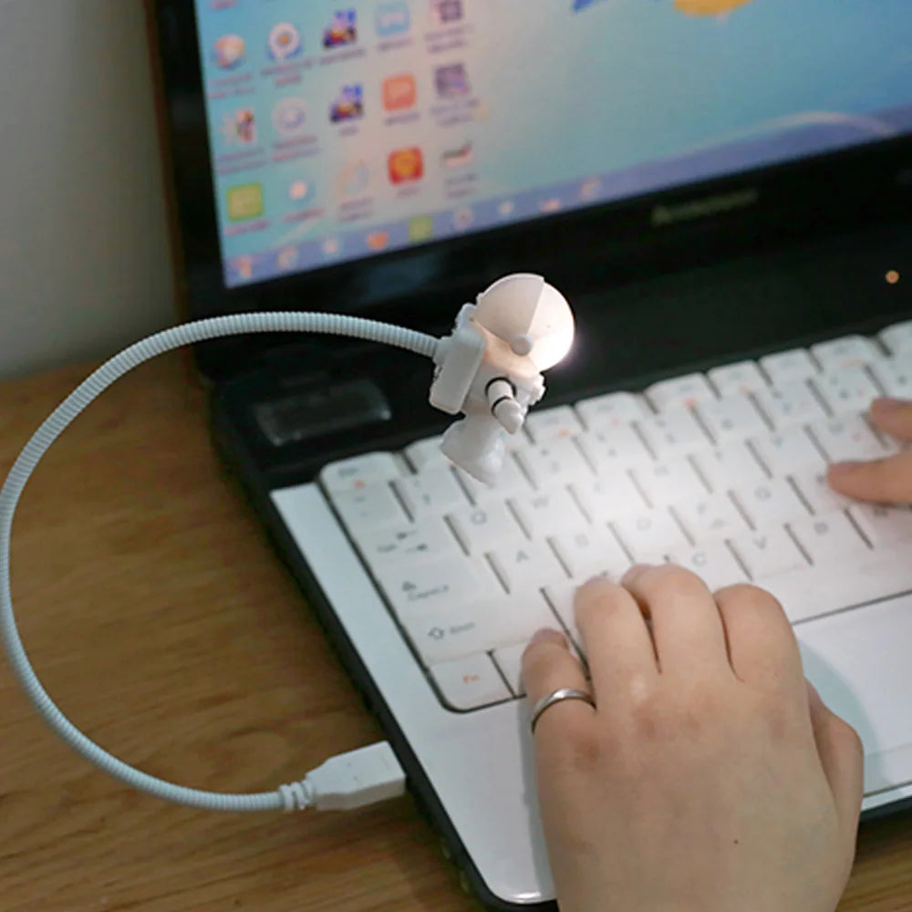 USB LED Astronaut Desk Lamp – Flexible 5V Nightlight for Reading, Space Man Decoration, and Laptop Use