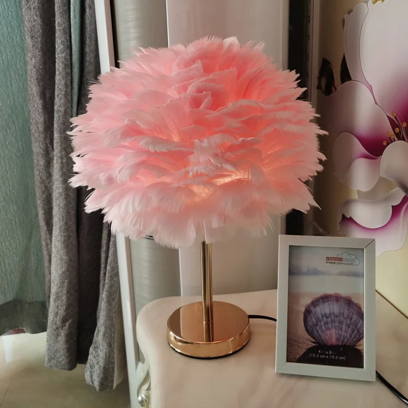 Whisper Glow – Feather Lamp for Calm Corners and Cozy Nights