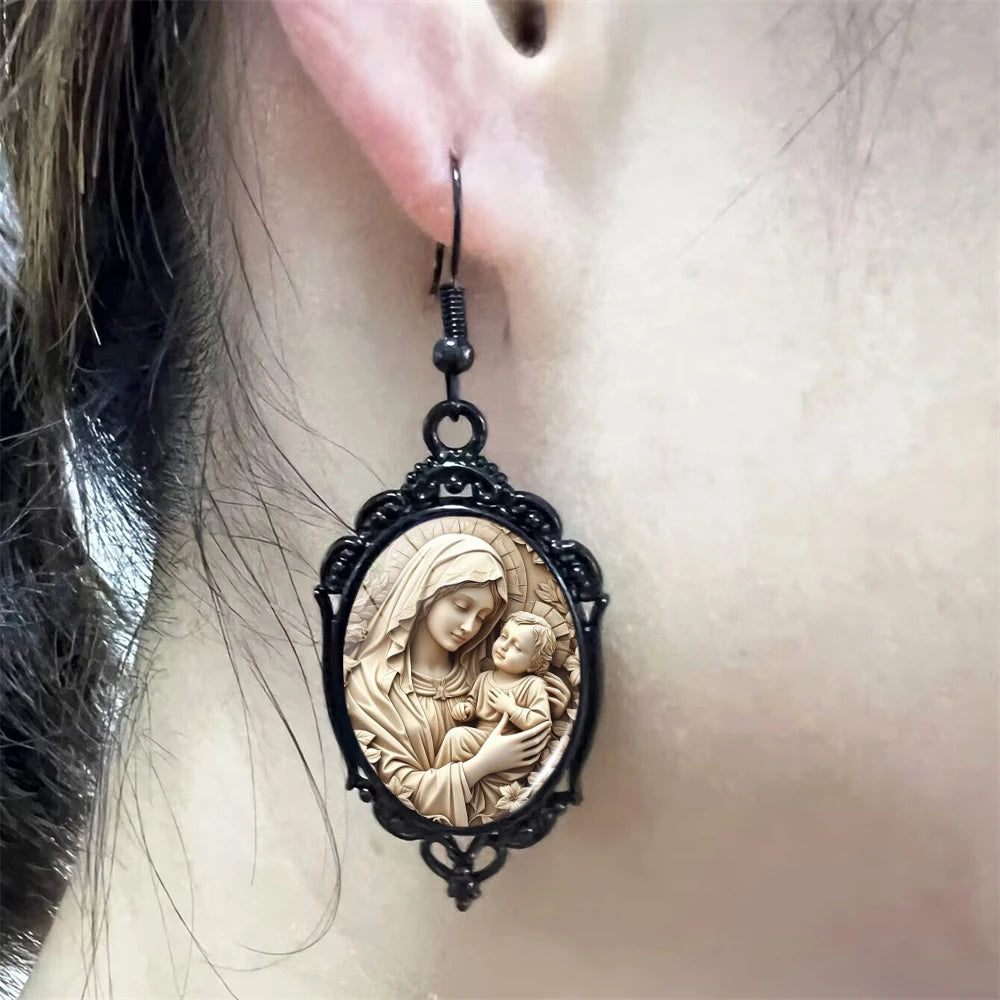 Elegant Mary Jewelry– Black Lace Oval Design with Handmade Glass Dome
