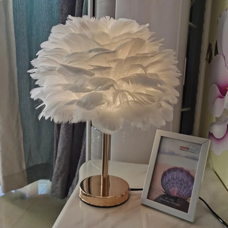 Whisper Glow – Feather Lamp for Calm Corners and Cozy Nights