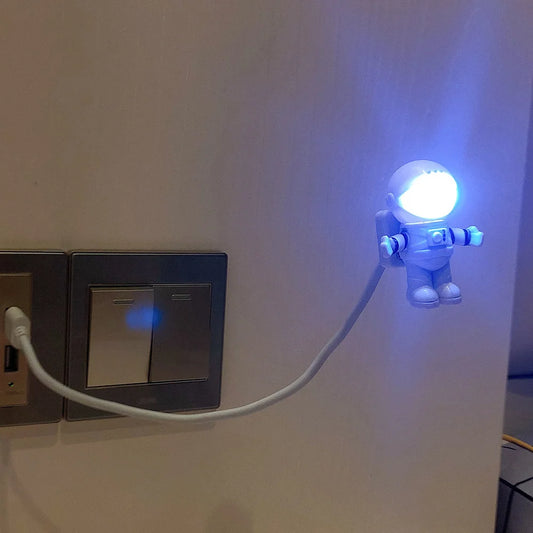 USB LED Astronaut Desk Lamp – Flexible 5V Nightlight for Reading, Space Man Decoration, and Laptop Use